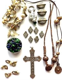 Restpose med Kors, benperler, glasperler og gamle indiske perler 