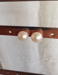 Ørestikke med hvid perle