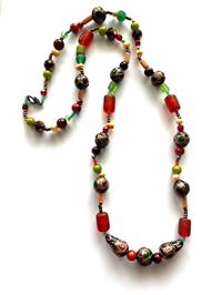 Halskæde med håndlavede glasperler - UNIKA - eget design