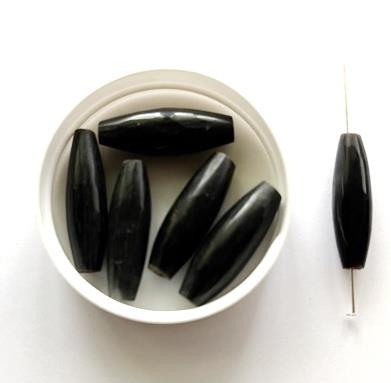 Perle horn sort aflang 2,8 cm 5 stk